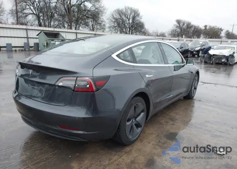 2018 Tesla Model 3 Long Range/Mid Range z USA, uszkodzony, nr VIN 5YJ3E1EA0JF166723